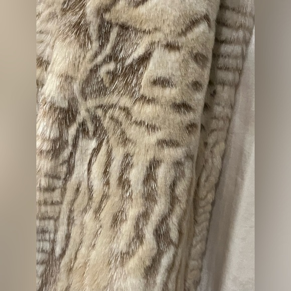 Kristin Blake faux fur coat - Picture 4 of 8